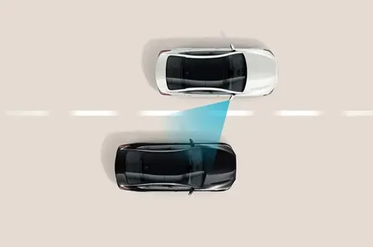 Khi có tín hiệu chuyển làn, nếu tiềm ẩn nguy hiểm va chạm phía hông xe, hệ thống sẽ đưa ra cảnh báo. Nếu sau tín hiệu cảnh báo, nguy hiểm gia tăng, hệ thống sẽ kiểm soát để phòng tránh va chạm.